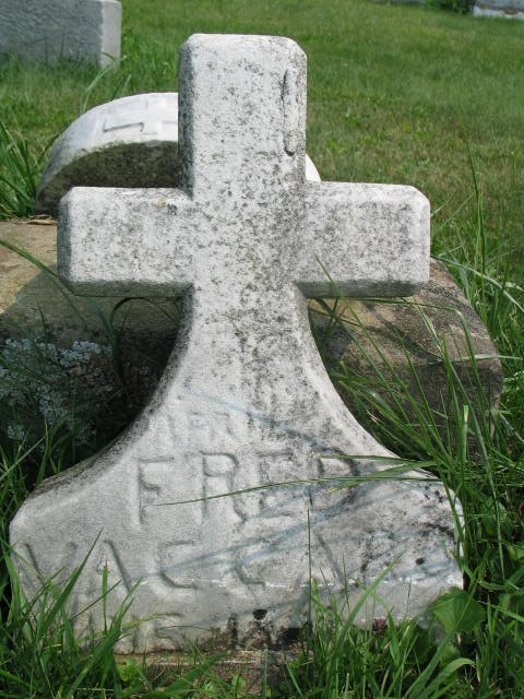Fred Vaccaro tombstone